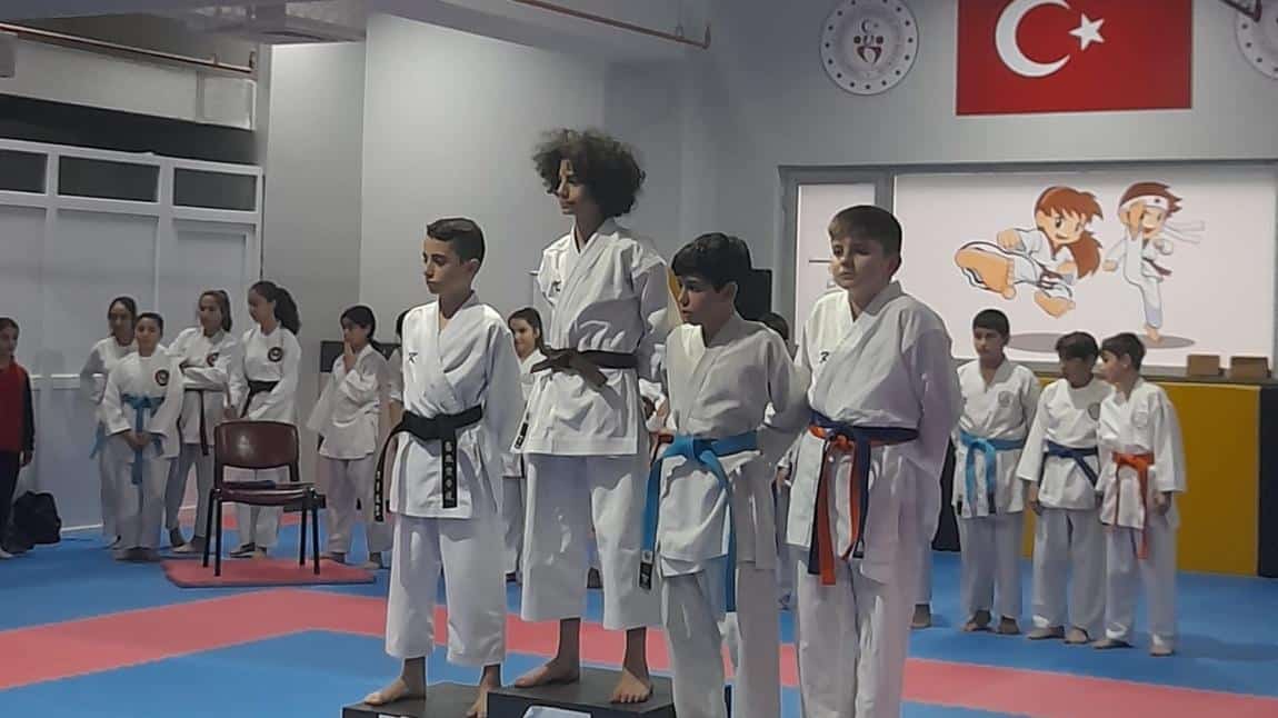 Okulumuz 7 /A sınıfı öğrencilerinden Yusuf İslam YILDIZ okullar arası karate müsabakalarında il 2.si olmuştur.